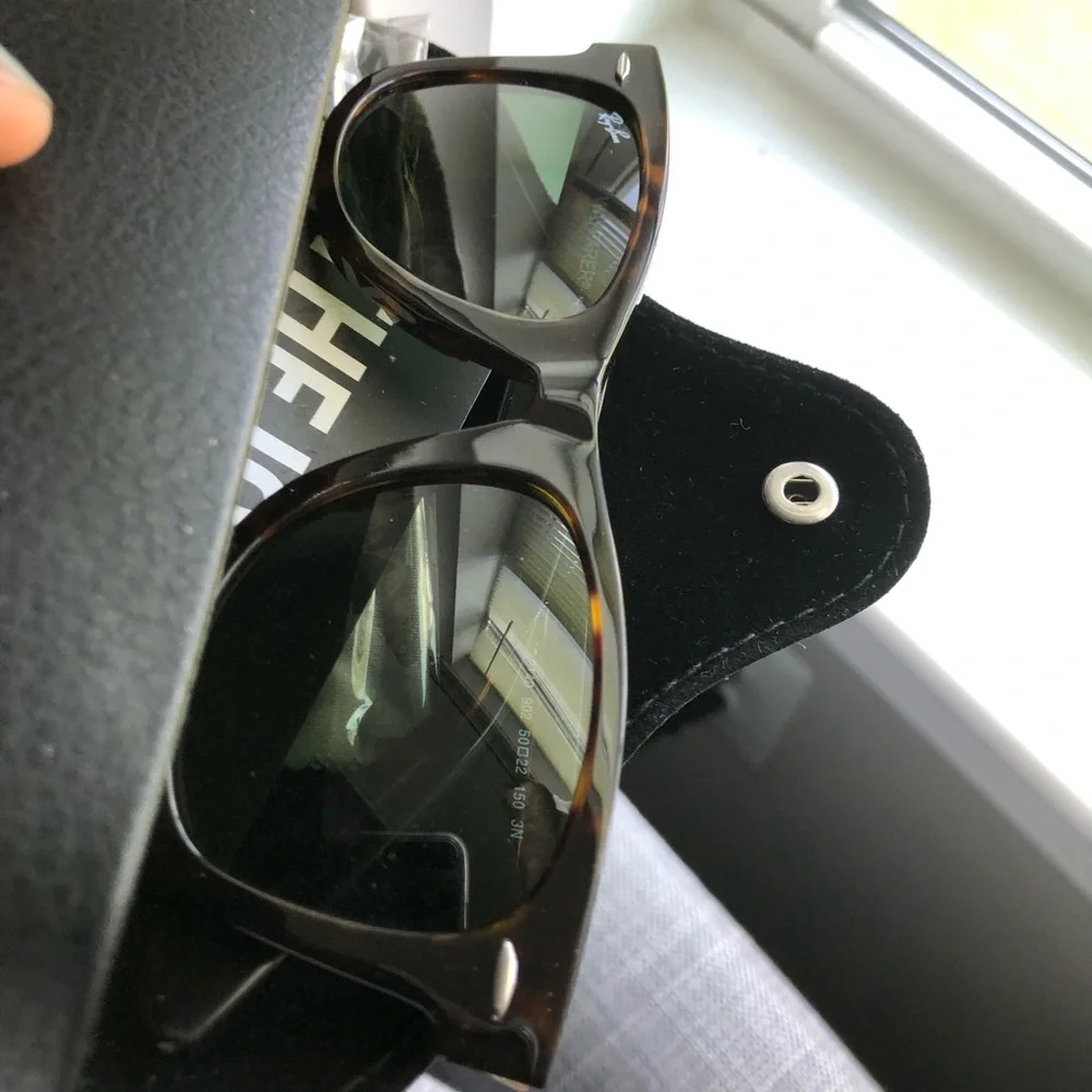 Ray Ban Wayfarer Tortoise Shell Sunglasses - Picture 6 of 12